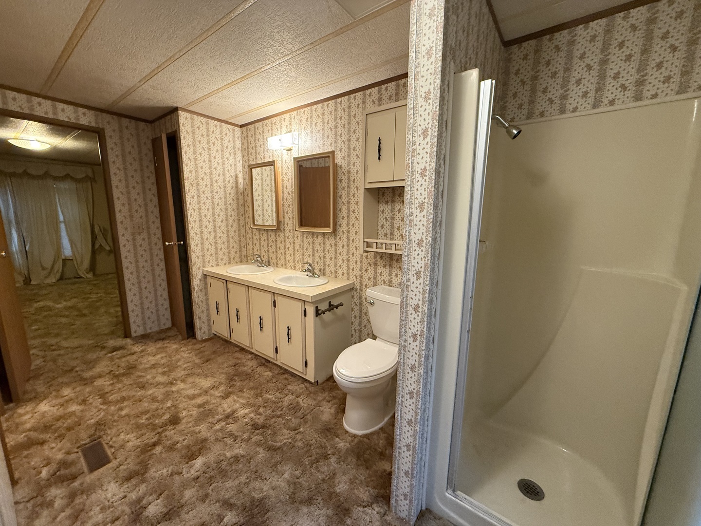 602 Tanglewood Road Matteson, IL 60443 - Photo 17 of 26 a bathroom with a sink toilet and shower