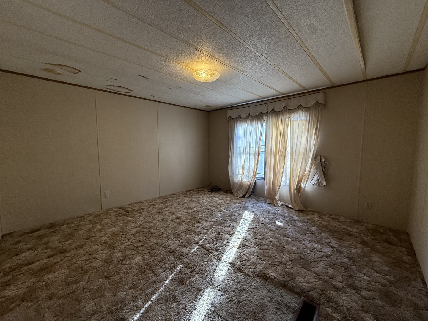 602 Tanglewood Road Matteson, IL 60443 - Photo 21 of 26 a view of an empty room and window