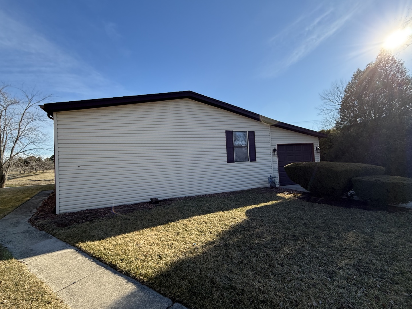 602 Tanglewood Road Matteson, IL 60443 - Photo 24 of 26 a backyard of a house
