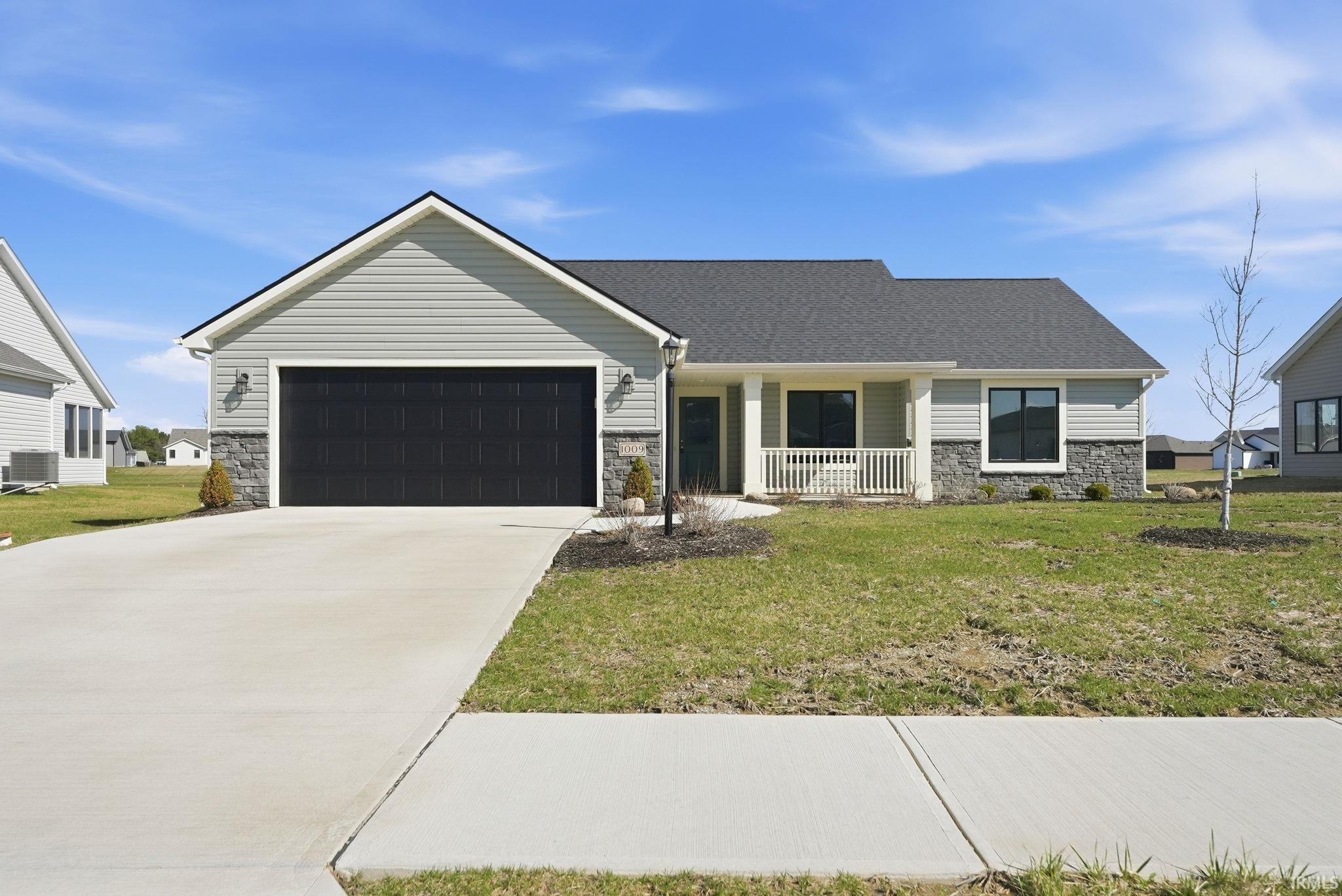 1009 Zenos Boulevard Fort Wayne, IN 46818 - Photo 1 of 35