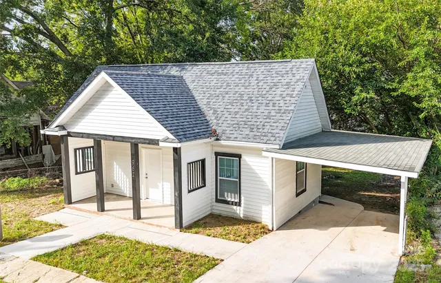 a view of house with backyard