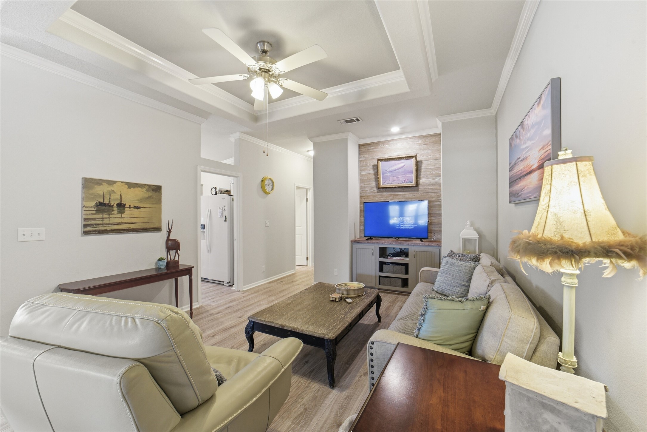 4007 Nancy Lane, Unit C546B Rosharon, TX 77583 - Photo 27 of 50 a living room with furniture and a window