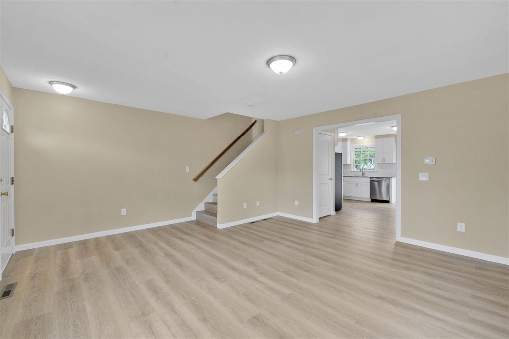 19-21 Biddle Street Springfield, MA 01129 - Photo 7 of 32