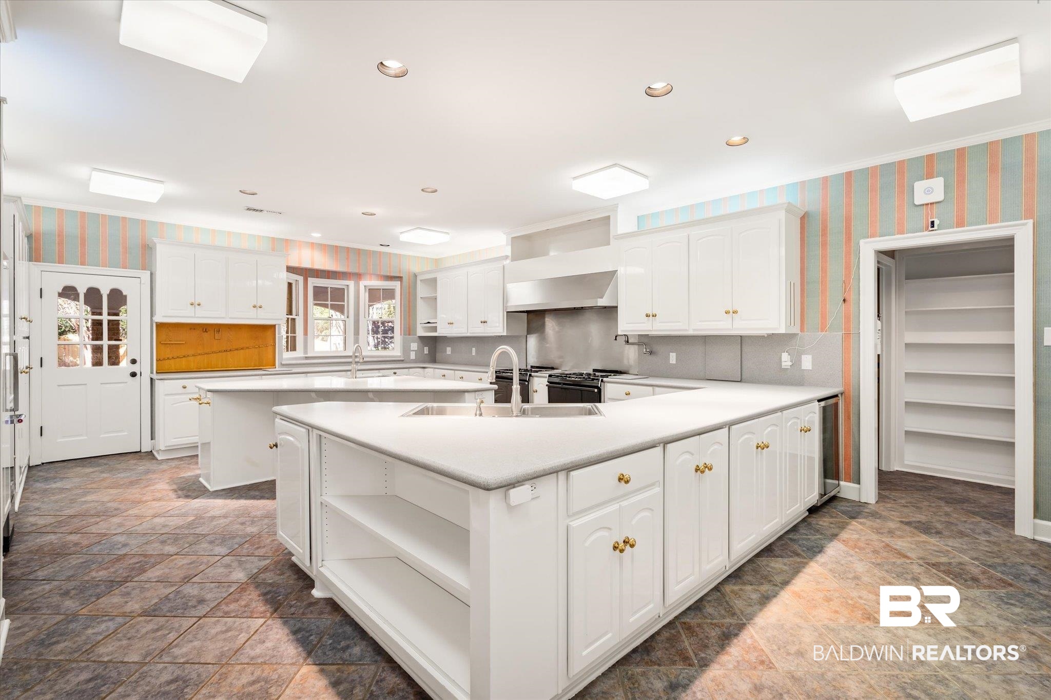 111 East Carmel Drive Mobile, AL 36608 - Photo 10 of 50