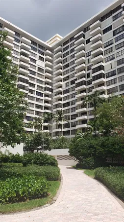 $2,125 | 600 Three Islands Boulevard, Unit 1218, Hallandale Beach, FL 33009