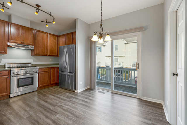 722 Hanbury Drive Des Plaines, IL 60016 - Photo 7 of 25