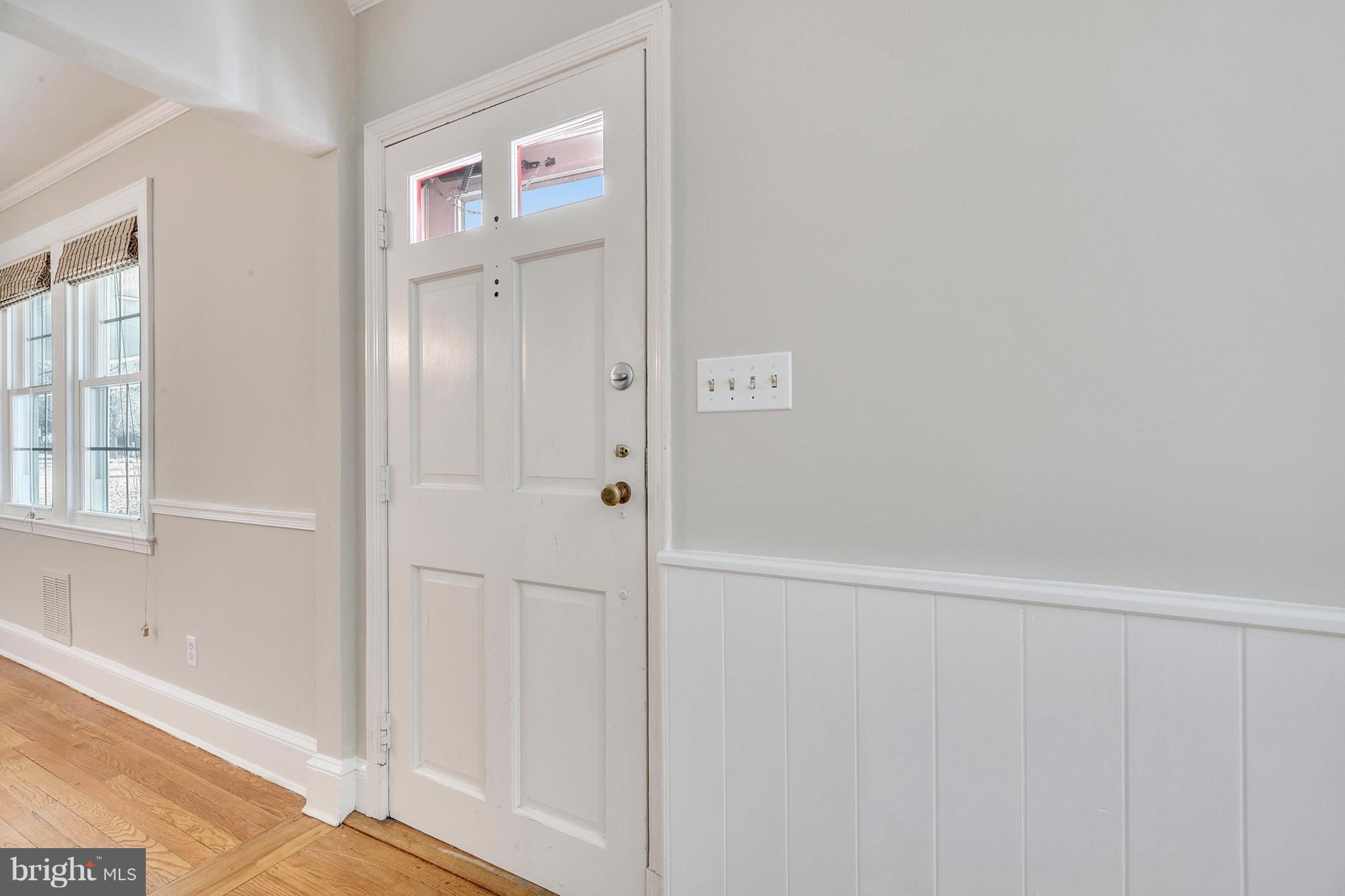 13 Linstead Road Severna Park, MD 21146 - Photo 3 of 30 Main Level Entry
