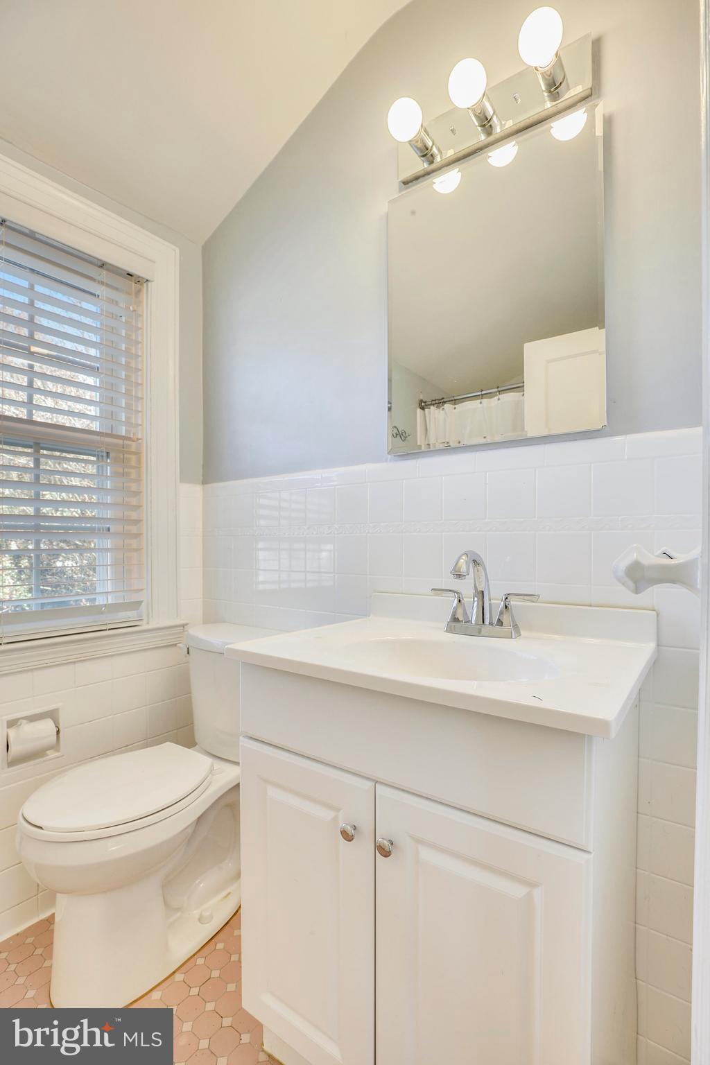 13 Linstead Road Severna Park, MD 21146 - Photo 21 of 30 Main Level Bath