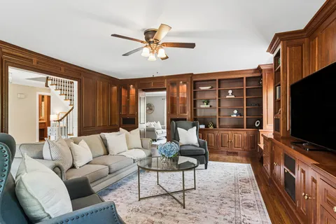 $985,000 | 165 North Valley Road, Barrington, IL 60010