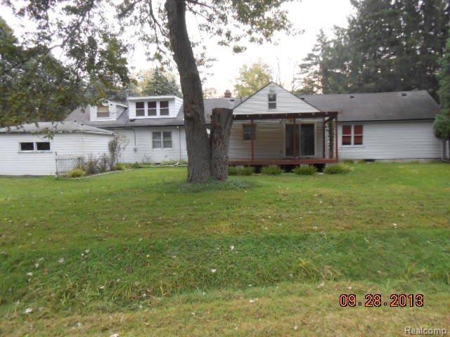 23491 Berg Road Southfield, MI 48033 - Photo 4 of 18 008.JPG