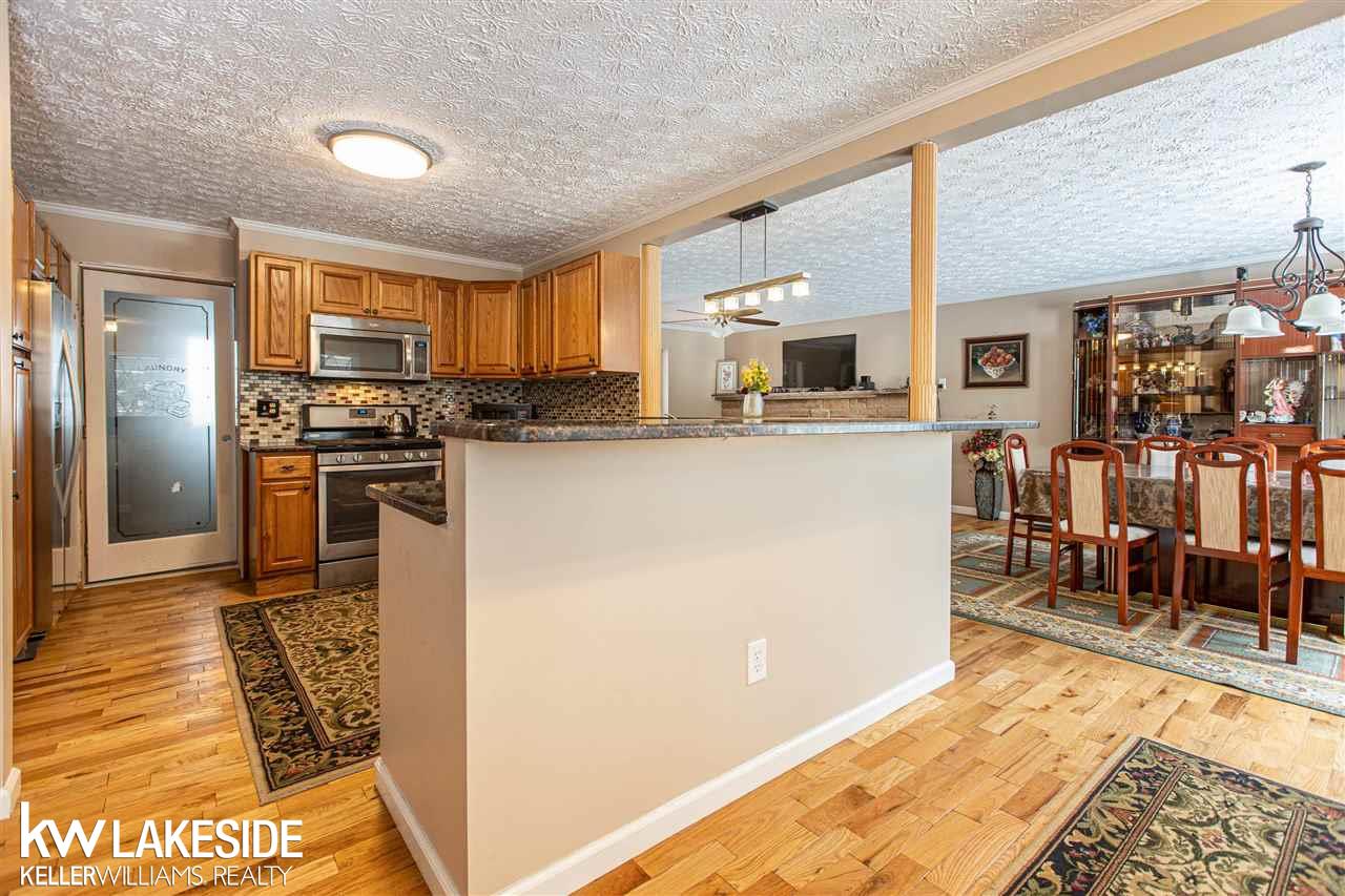 369 South Rochester Road Oakland, MI 48363 - Photo 5 of 28 Gallery Image 5