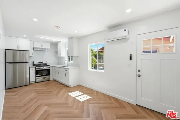 $2,600 | 11445 Delano Street, North Hollywood, CA 91606