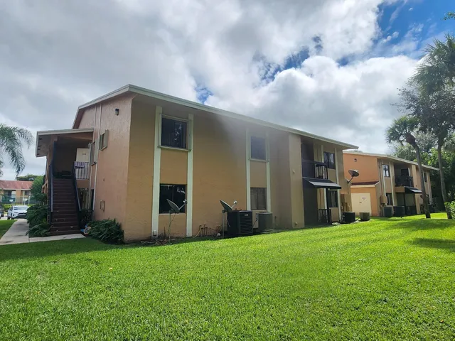 $2,300 | 6013 10th Avenue North, Unit 208, Greenacres, FL 33463