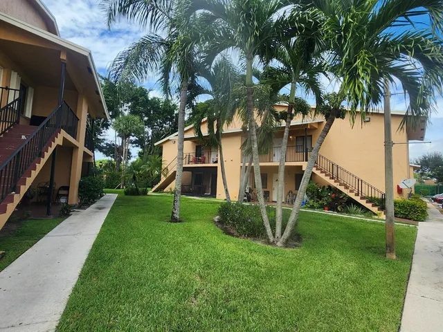 $2,300 | 6013 10th Avenue North, Unit 208, Greenacres, FL 33463
