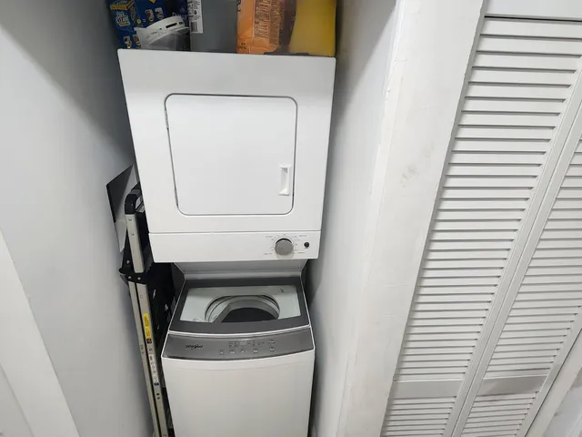 $2,300 | 6013 10th Avenue North, Unit 208, Greenacres, FL 33463