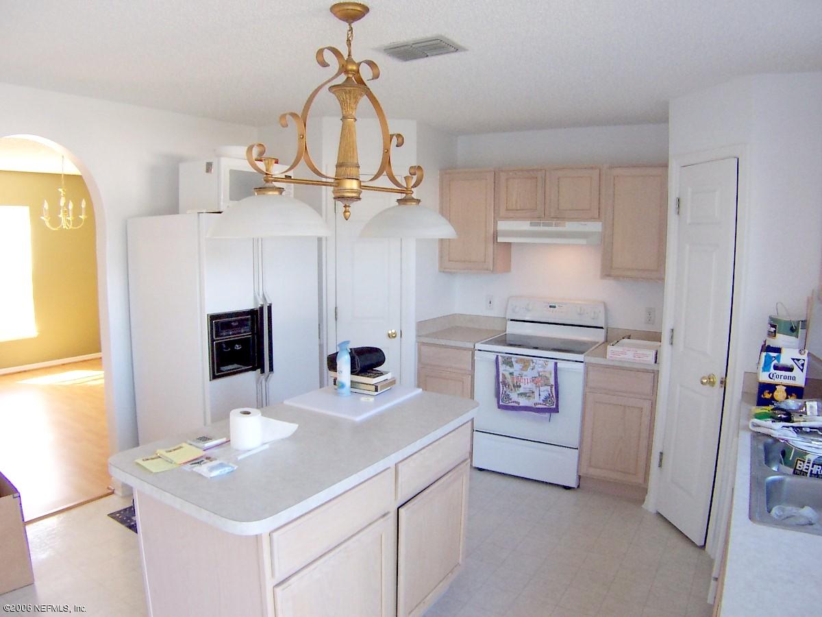 129 Reeding Ridge Drive East Jacksonville, FL 32225 - Photo 6 of 12 Kitchen V2