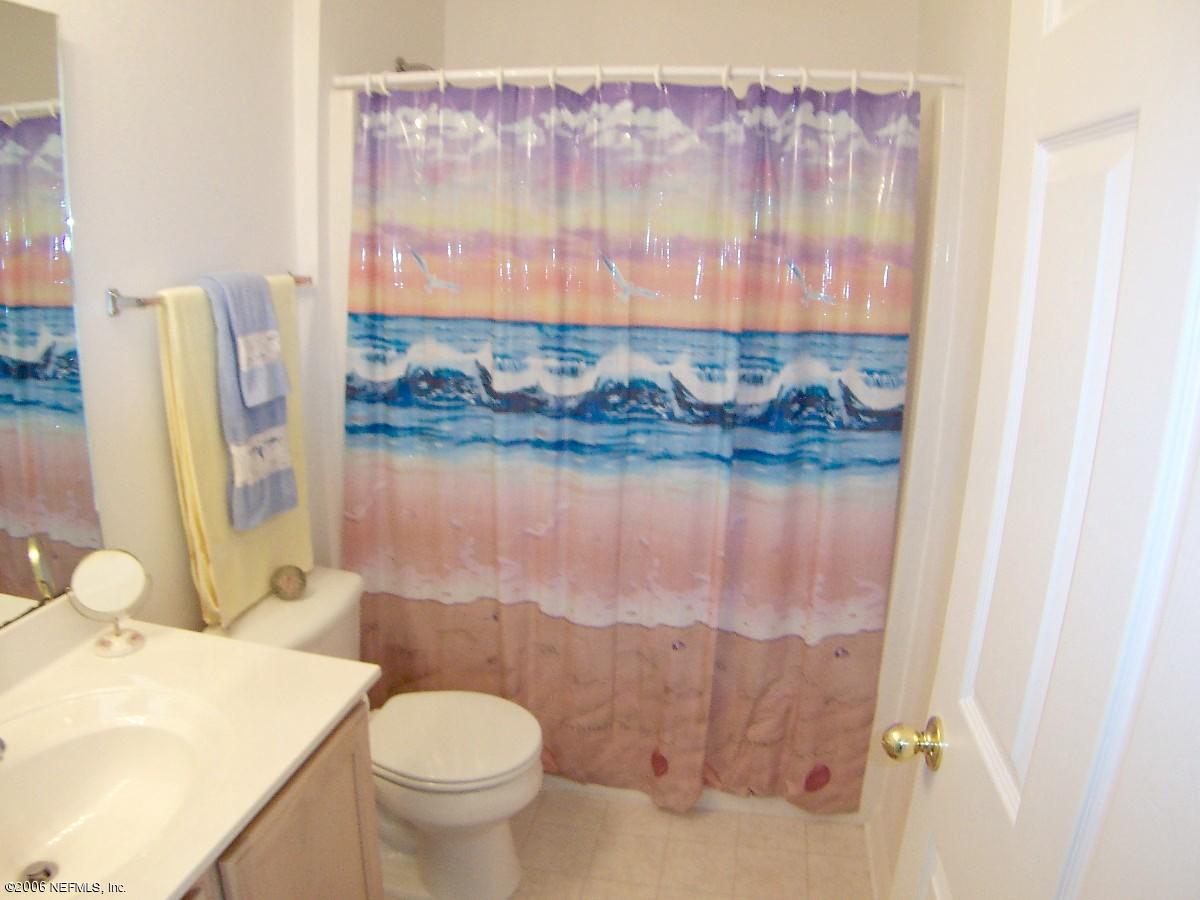 129 Reeding Ridge Drive East Jacksonville, FL 32225 - Photo 9 of 12 Guest Bathroom