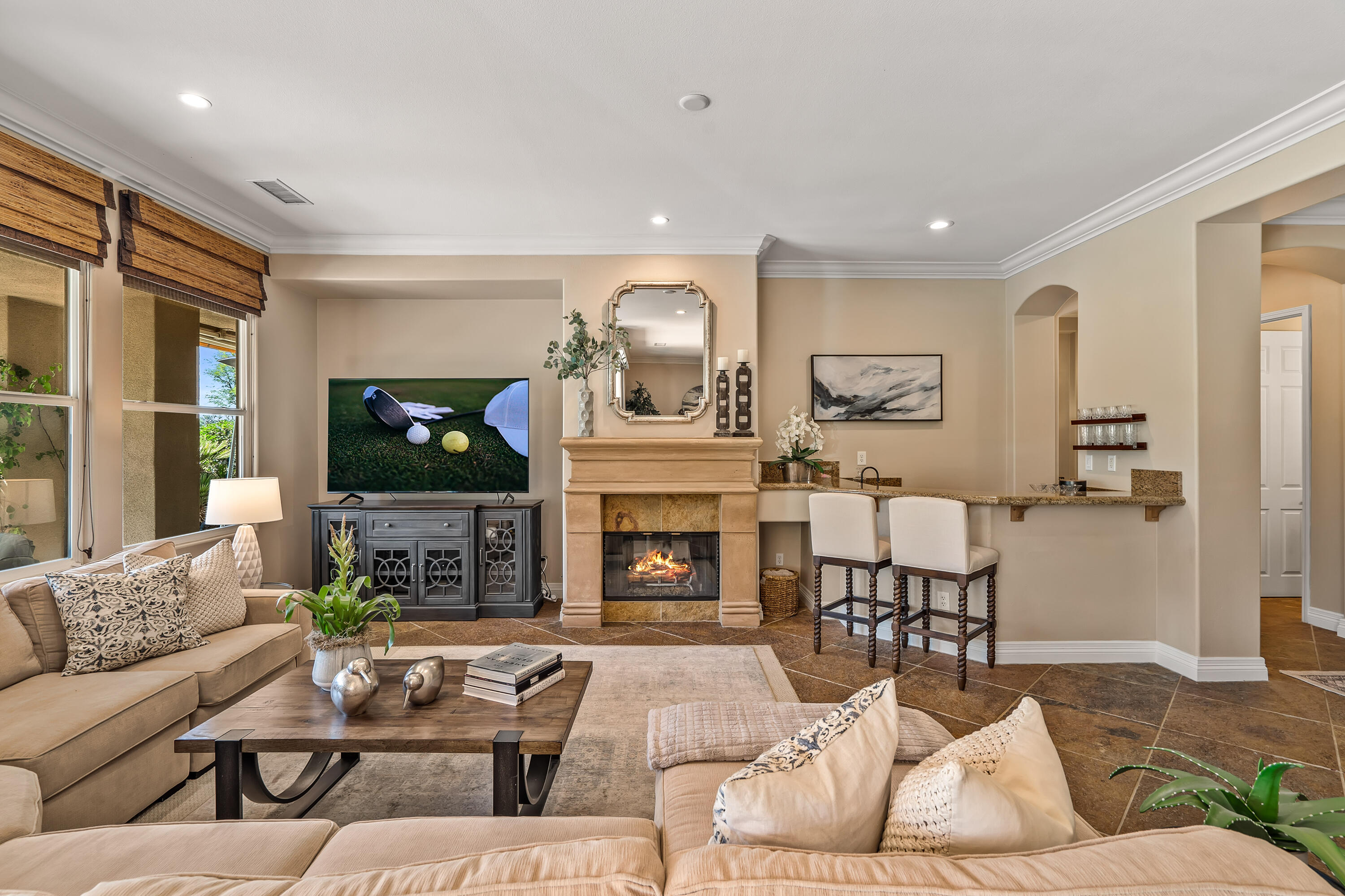 56925 Mountain View La Quinta, CA 92253 - Photo 13 of 57 Greatroom w/bar