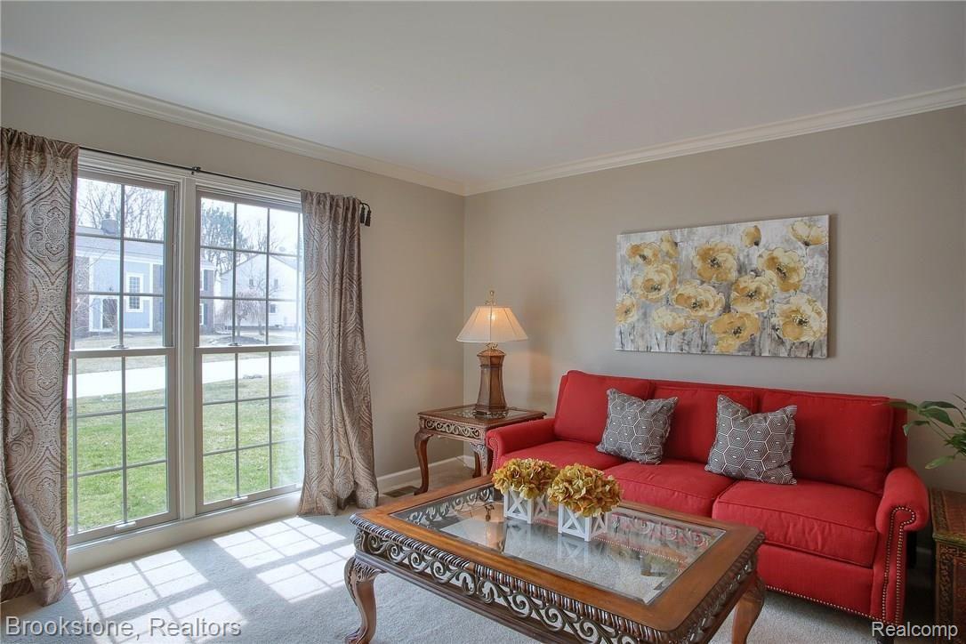 854 Ravine Terrace Drive Rochester, MI 48307 - Photo 12 of 29 Living_Room.jpg