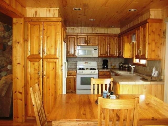 4550 Camp Four Road Rhinelander, WI 54501 - Photo 4 of 20 Gallery Image 4