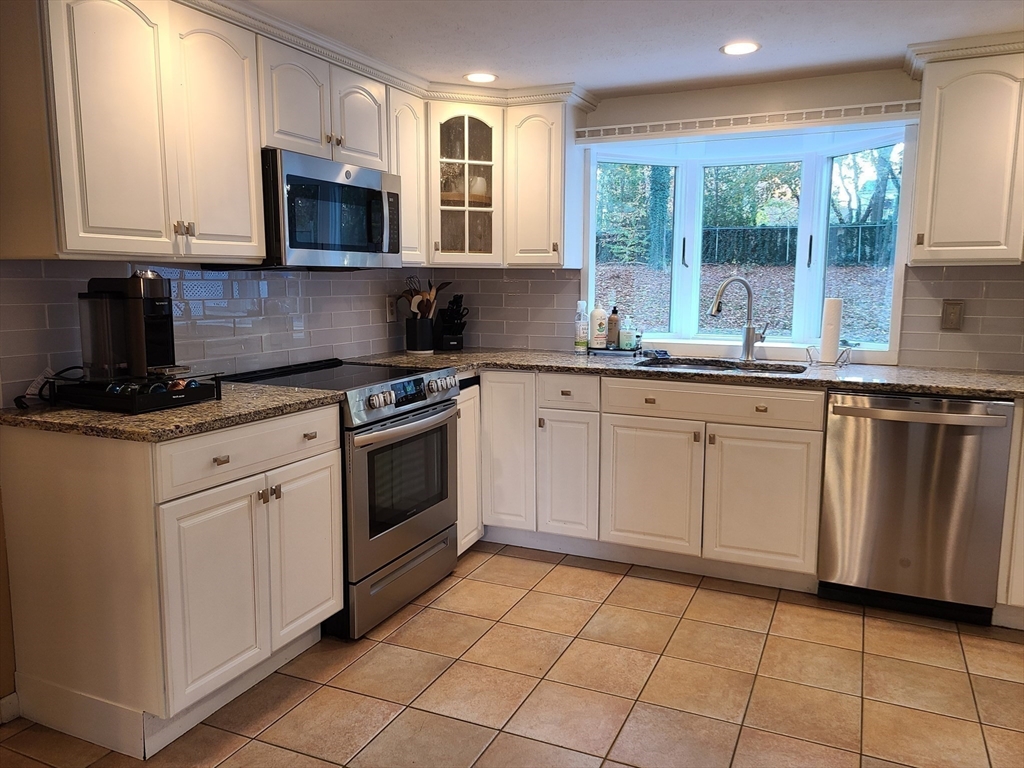 409 Webster Street Marshfield, MA 02050 - Photo 6 of 34 Gallery Image 6