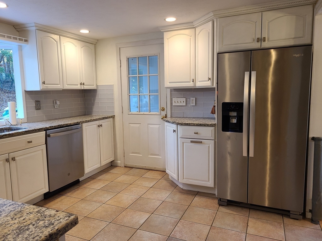 409 Webster Street Marshfield, MA 02050 - Photo 7 of 34 Gallery Image 7