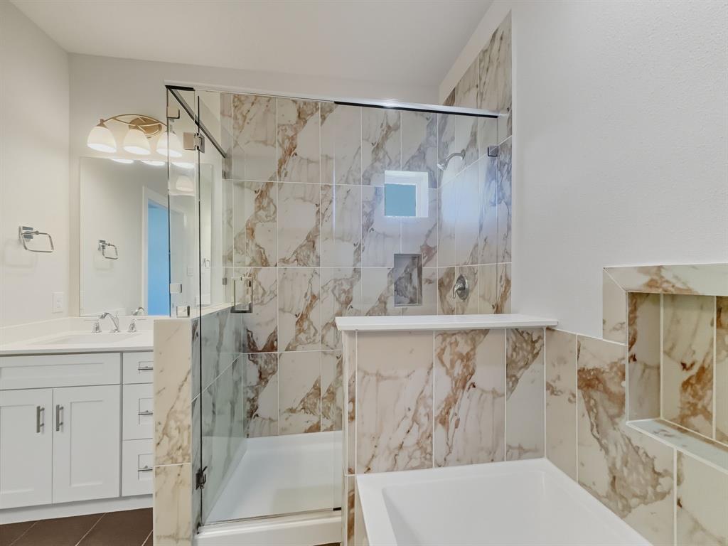 5704 Woodlands Drive The Colony, TX 75056 - Photo 20 of 23 a bathroom with a bathtub sink and mirror