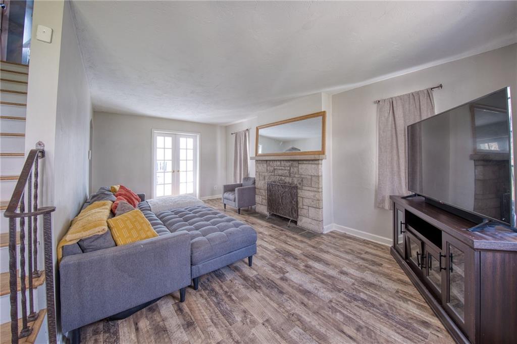 549 Springdale Drive Pittsburgh, PA 15235 - Photo 3 of 22