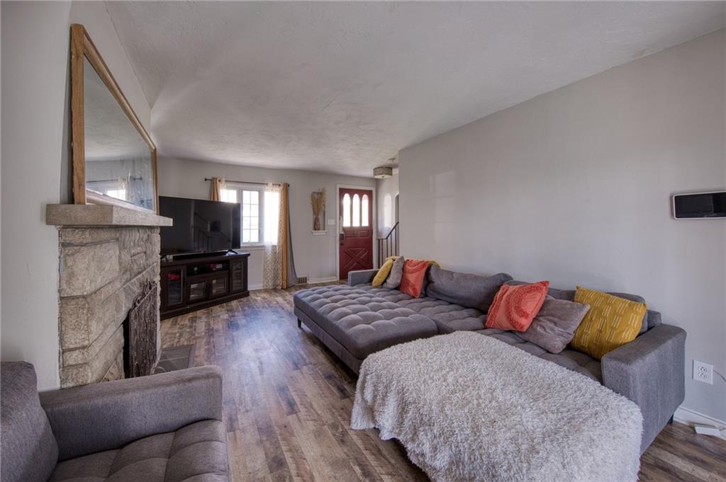 549 Springdale Drive Pittsburgh, PA 15235 - Photo 4 of 22