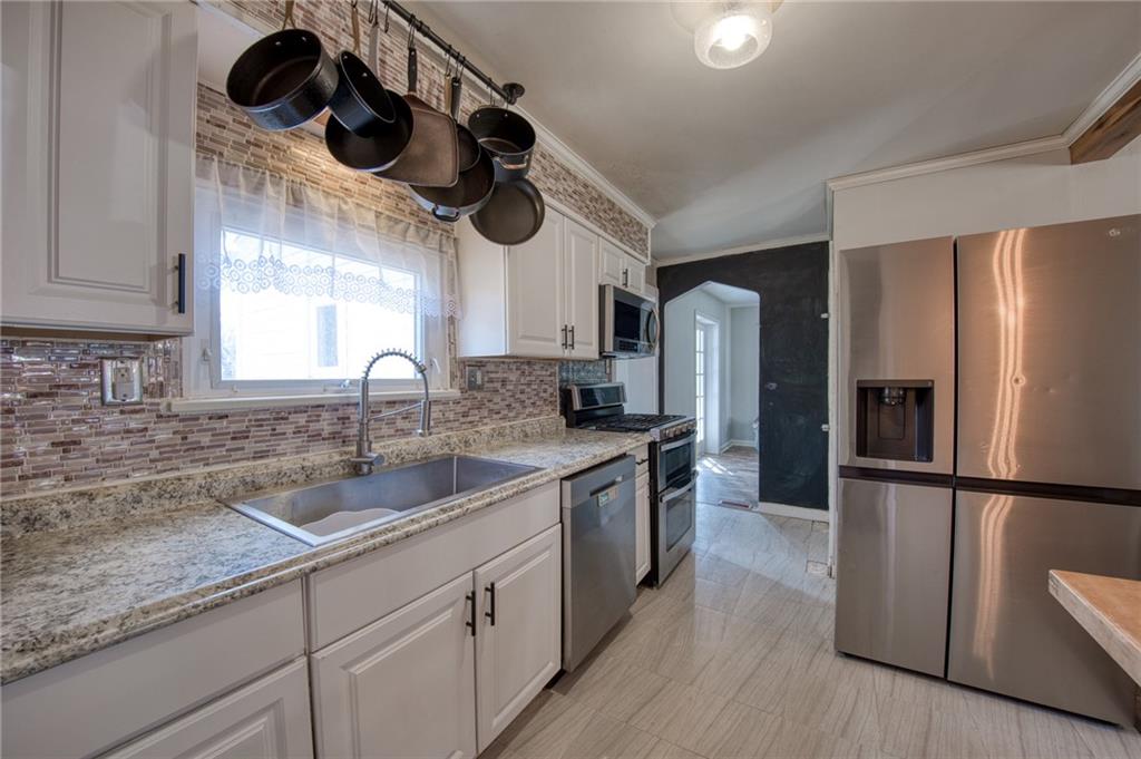 549 Springdale Drive Pittsburgh, PA 15235 - Photo 6 of 22