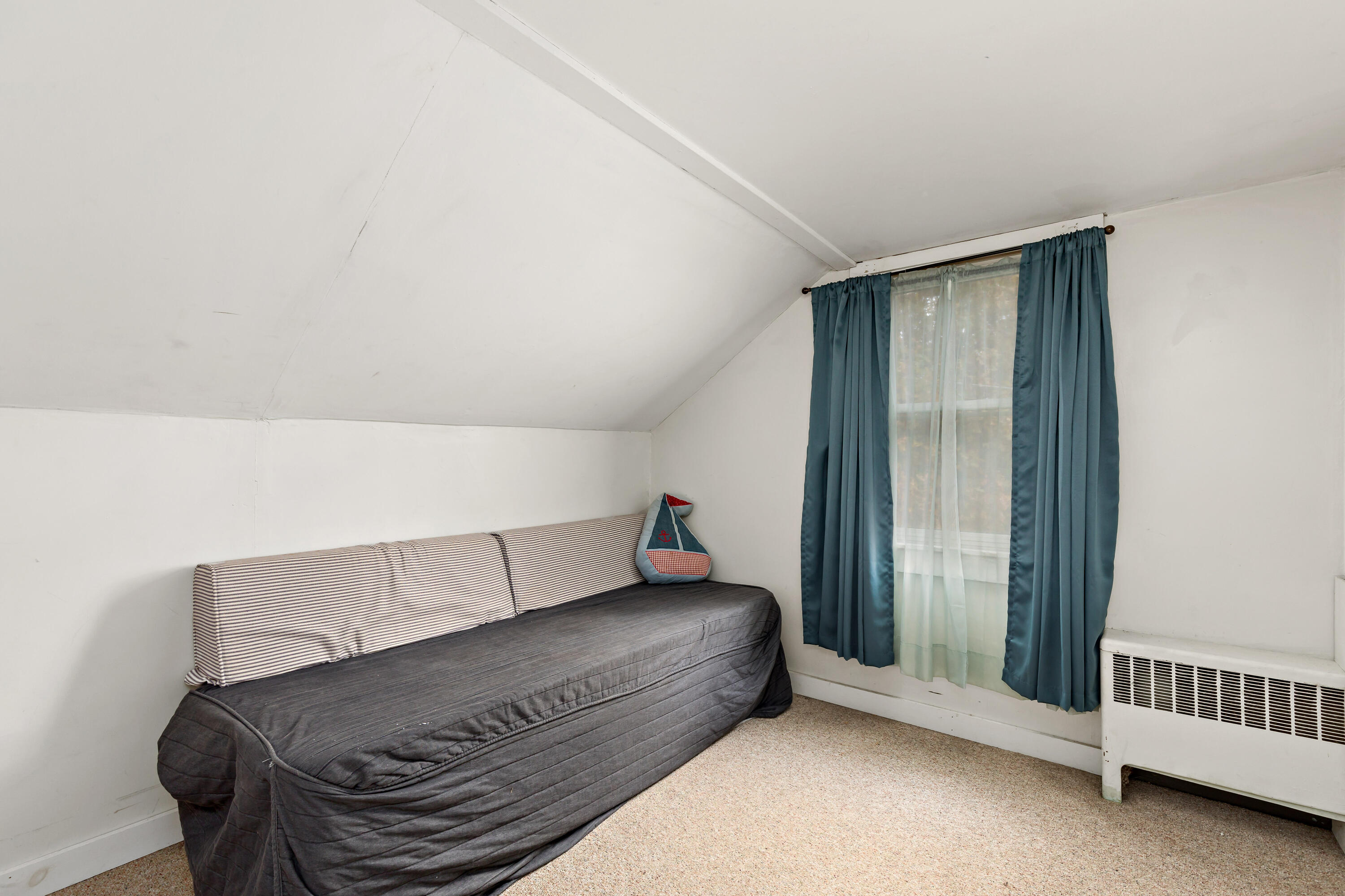 520 Samoset Road Eastham, MA 02642 - Photo 28 of 46 a bedroom with a bed and a window