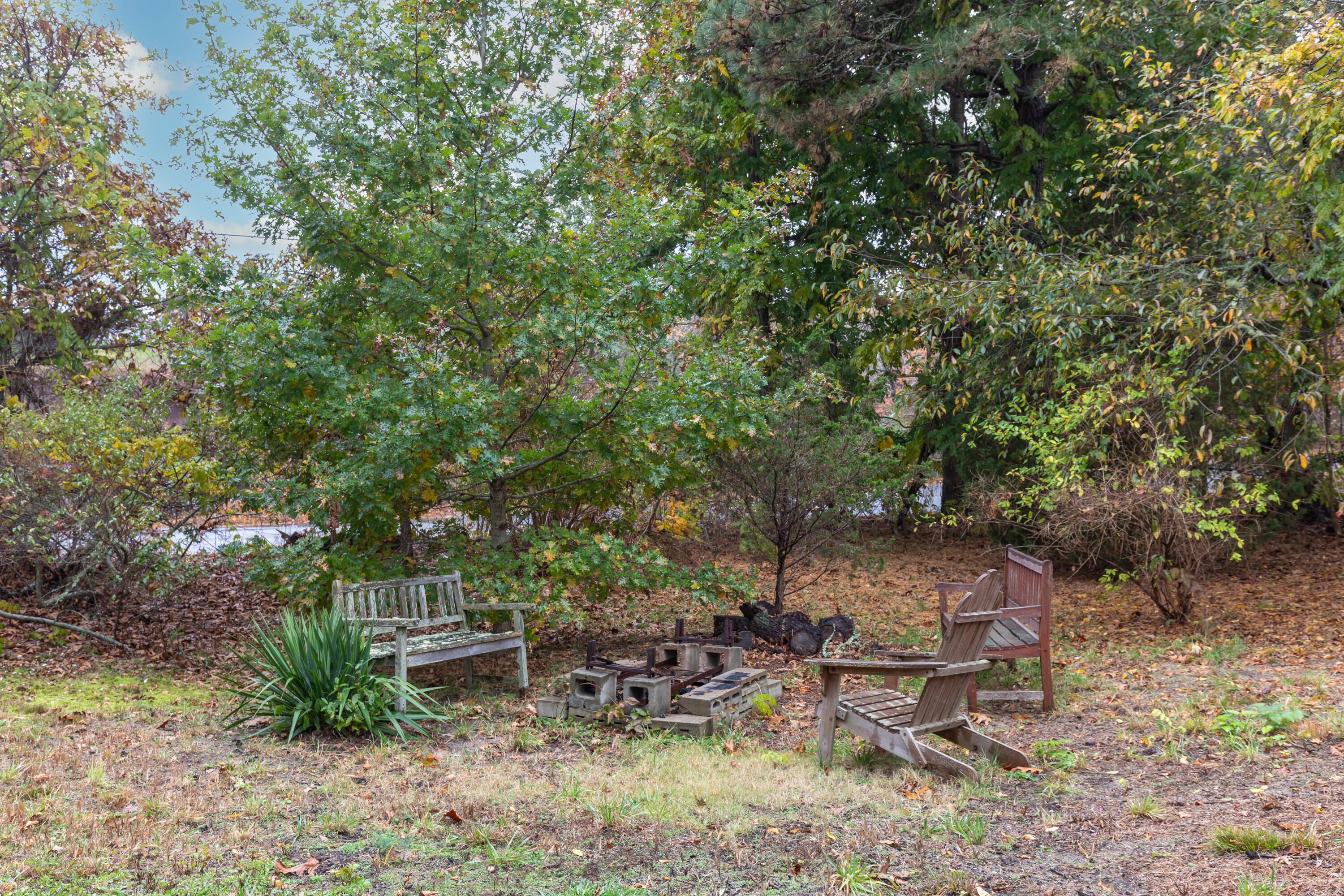 520 Samoset Road Eastham, MA 02642 - Photo 35 of 46 a backyard of a house with table and chairs