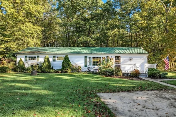 a view of a house with yard and tree s