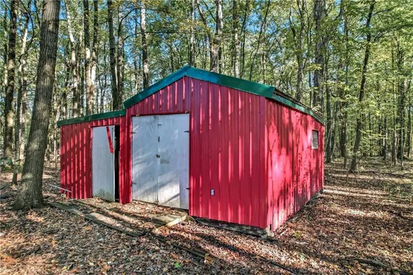 a view of a barn in the middle of a yard