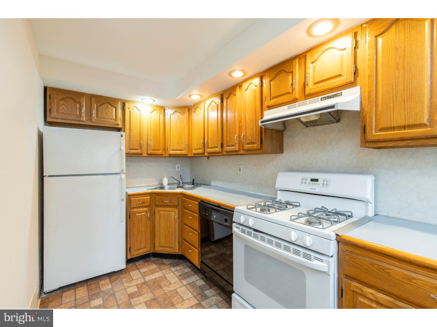 2032 Heather Road Folcroft, PA 19032 - Photo 6 of 18