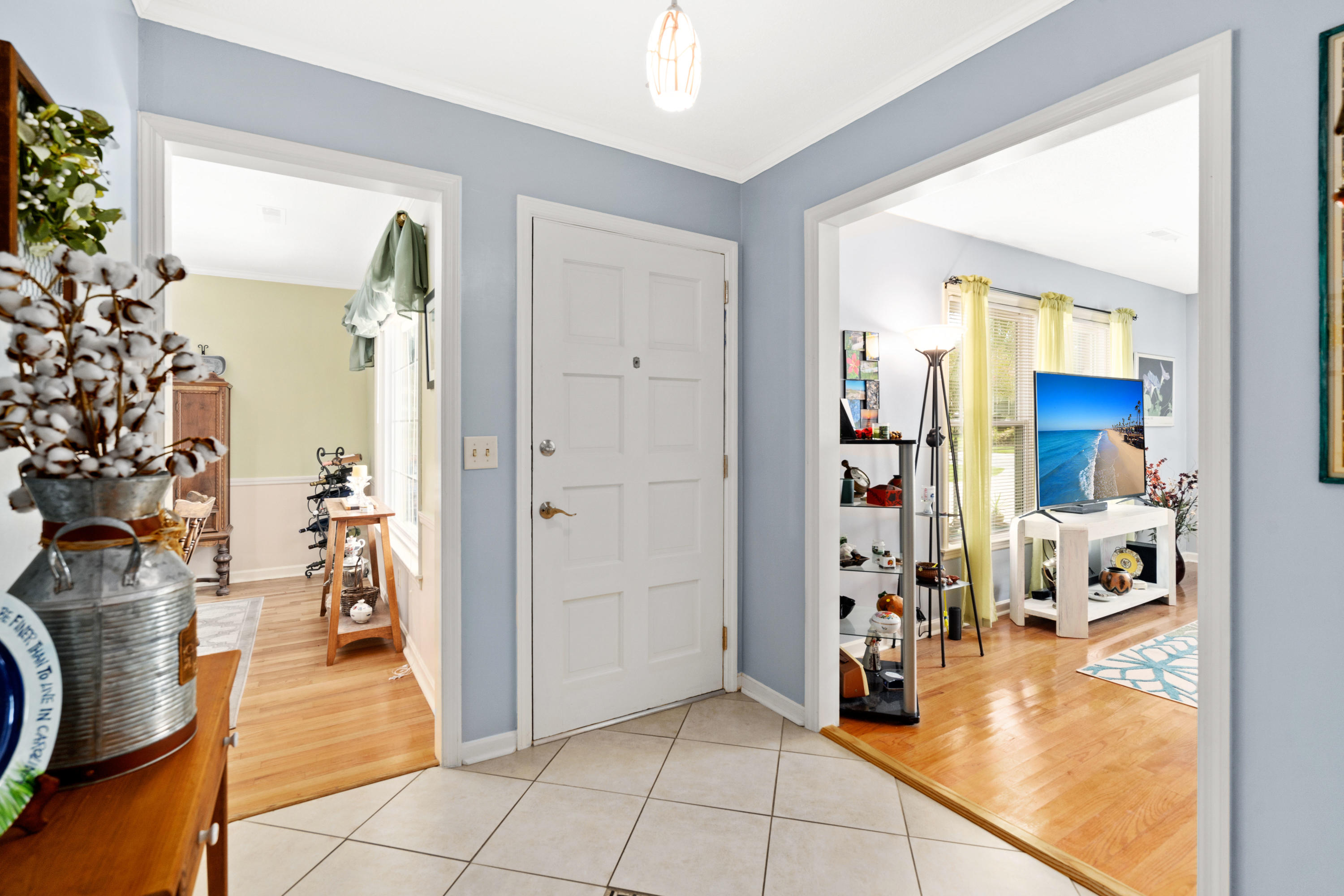 1054 Yeamans Hall Road Hanahan, SC 29410 - Photo 4 of 28 Foyer