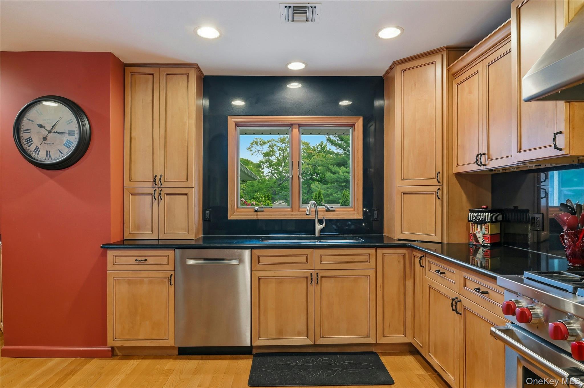 25 Edcris Lane Huntington, NY 11743 - Photo 10 of 40 Kitchen 3
