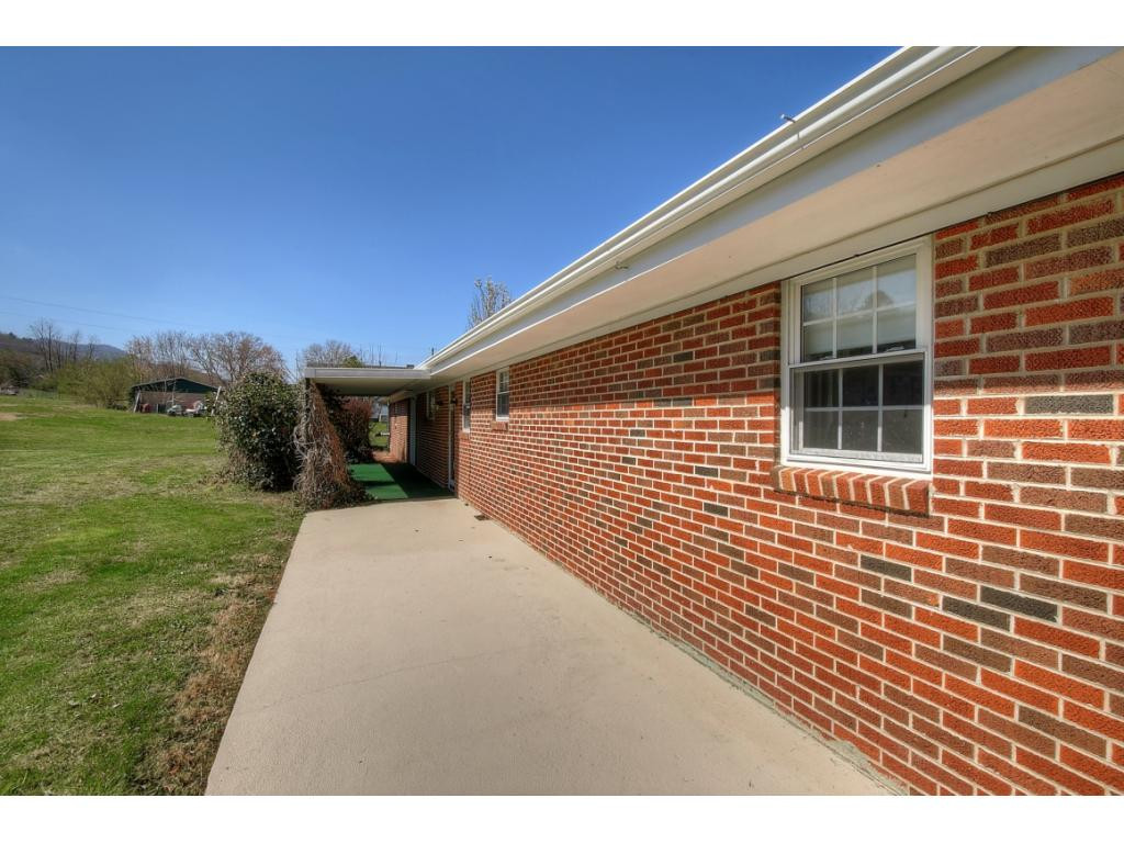 1556 Chestoa Pike Erwin, TN 37650 - Photo 32 of 36 Photo 32