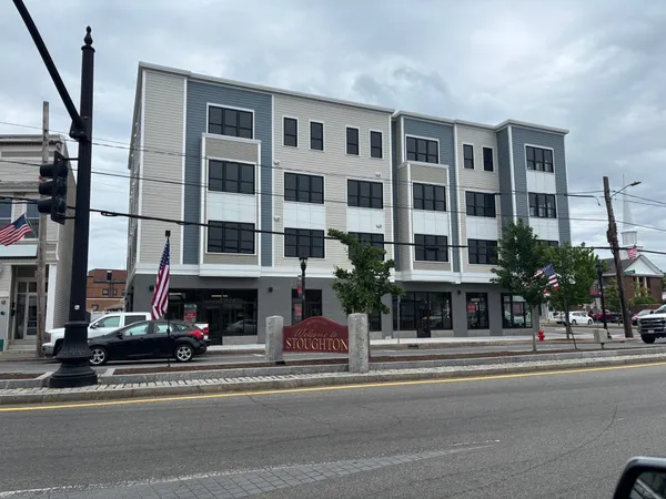 $2,400 | 760 Washington Street, Unit 403, Stoughton, MA 02072
