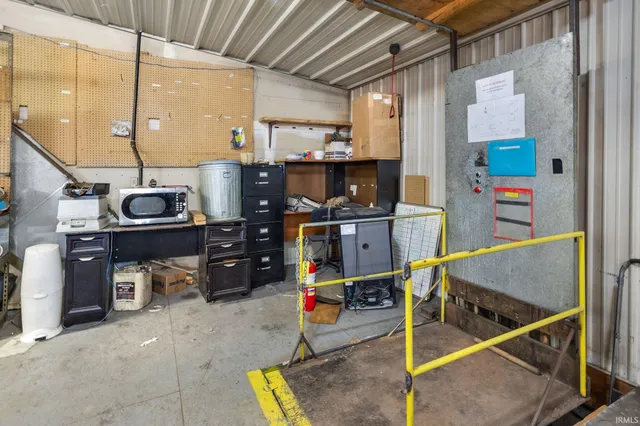 $975,000 | 8796 South Us 231, Brookston, IN 47923