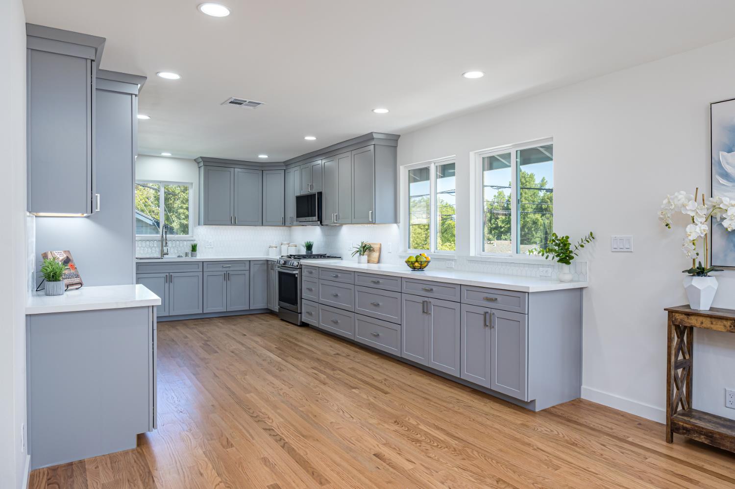 4231 Elva Way Sacramento, CA 95821 - Photo 4 of 52