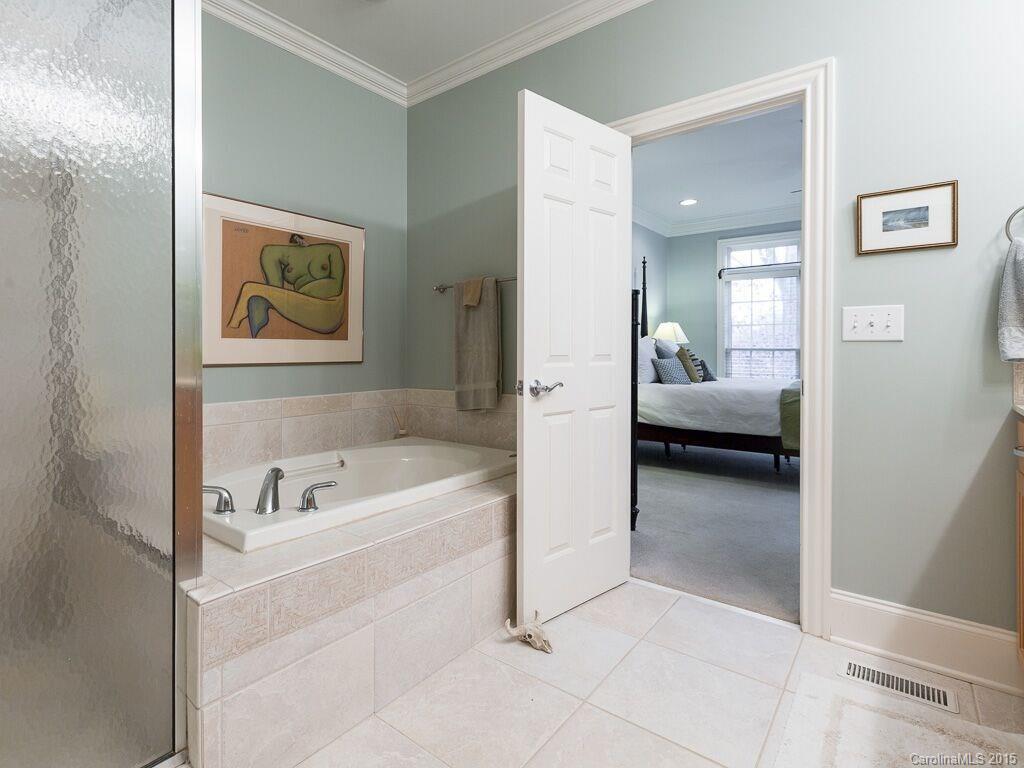 527 Queens Road, Unit 527 Charlotte, NC 28207 - Photo 12 of 24 Gallery Image 12