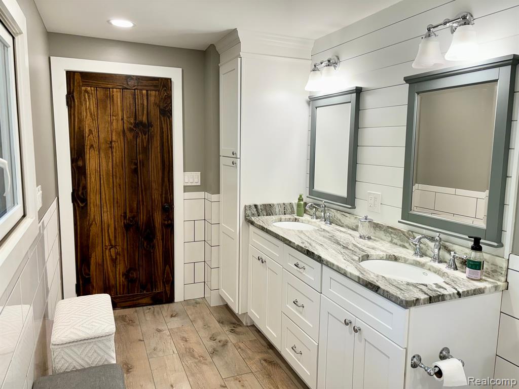 5730 North Rochester Road Rochester, MI 48306 - Photo 14 of 27
