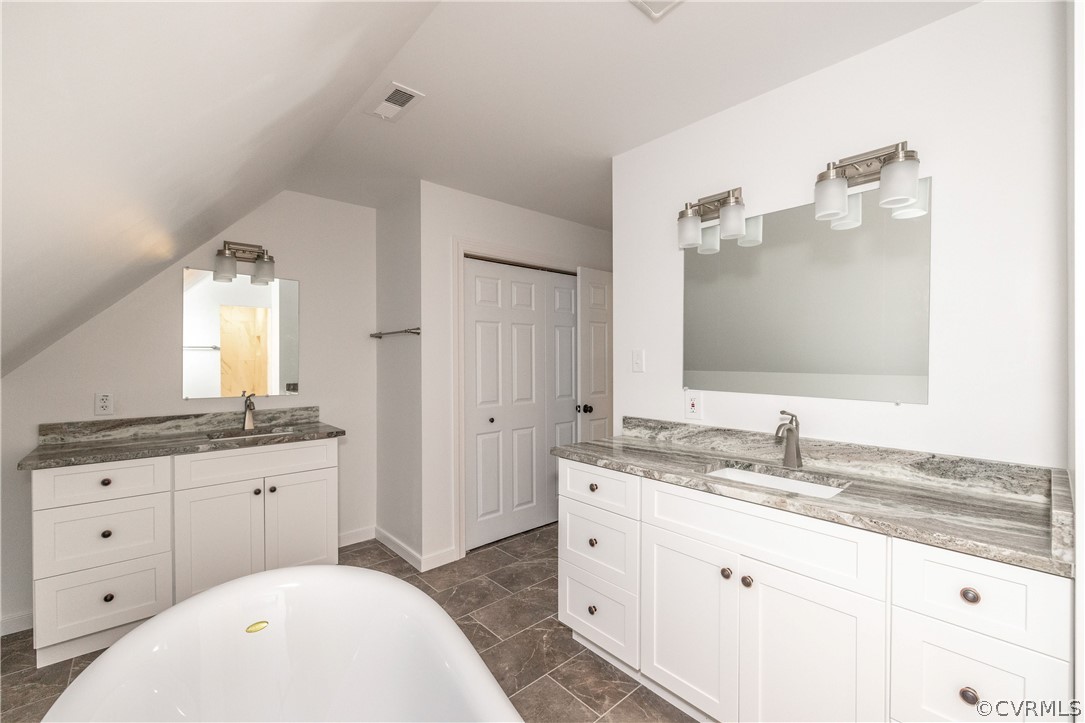 12602 Old Ridge Road Doswell, VA 23047 - Photo 32 of 37 Double vanities w/ granite counter tops & free standing tub in upstairs 4th bathroom