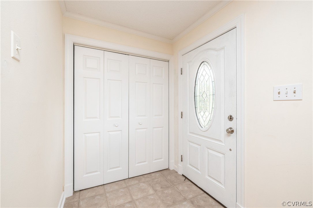 12602 Old Ridge Road Doswell, VA 23047 - Photo 5 of 37 Foyer ceramic tile and closet