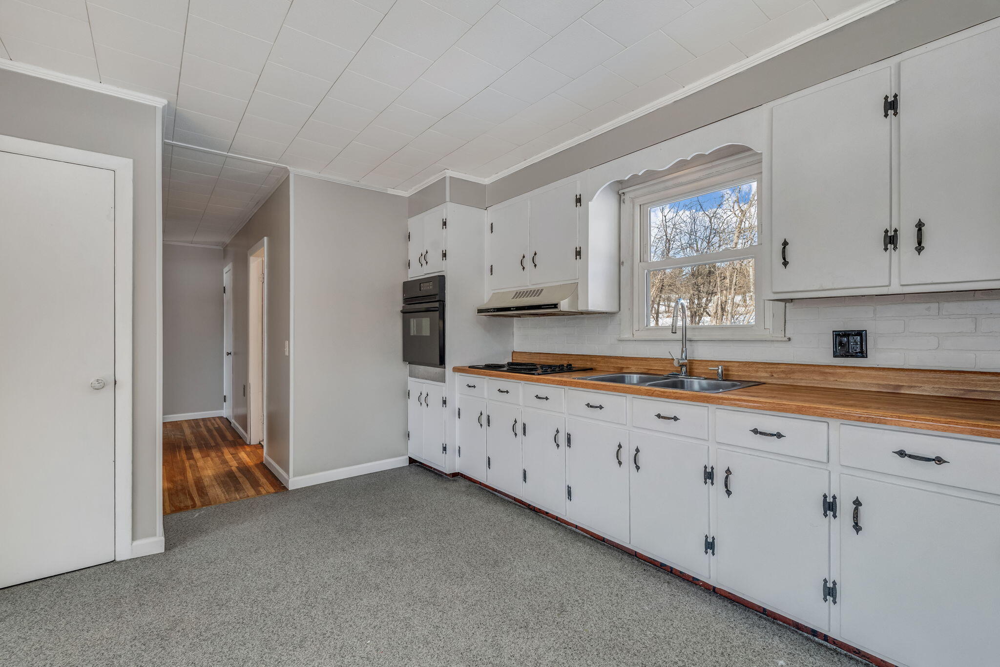 352 Main Road Eddington, ME 04428 - Photo 7 of 44 Kitchen