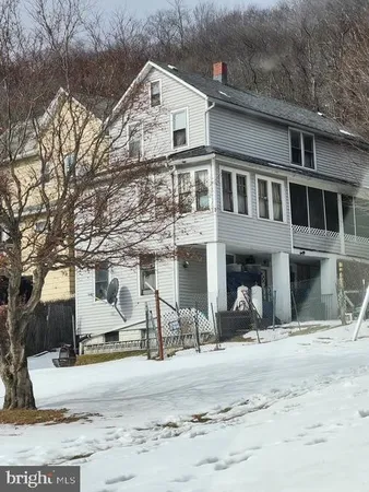 a view of a white building