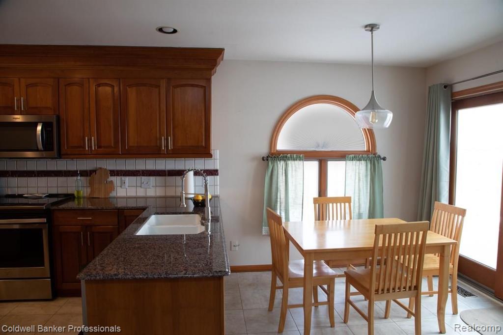 1632 Hampton Road Grosse Pointe Woods, MI 48236 - Photo 9 of 20