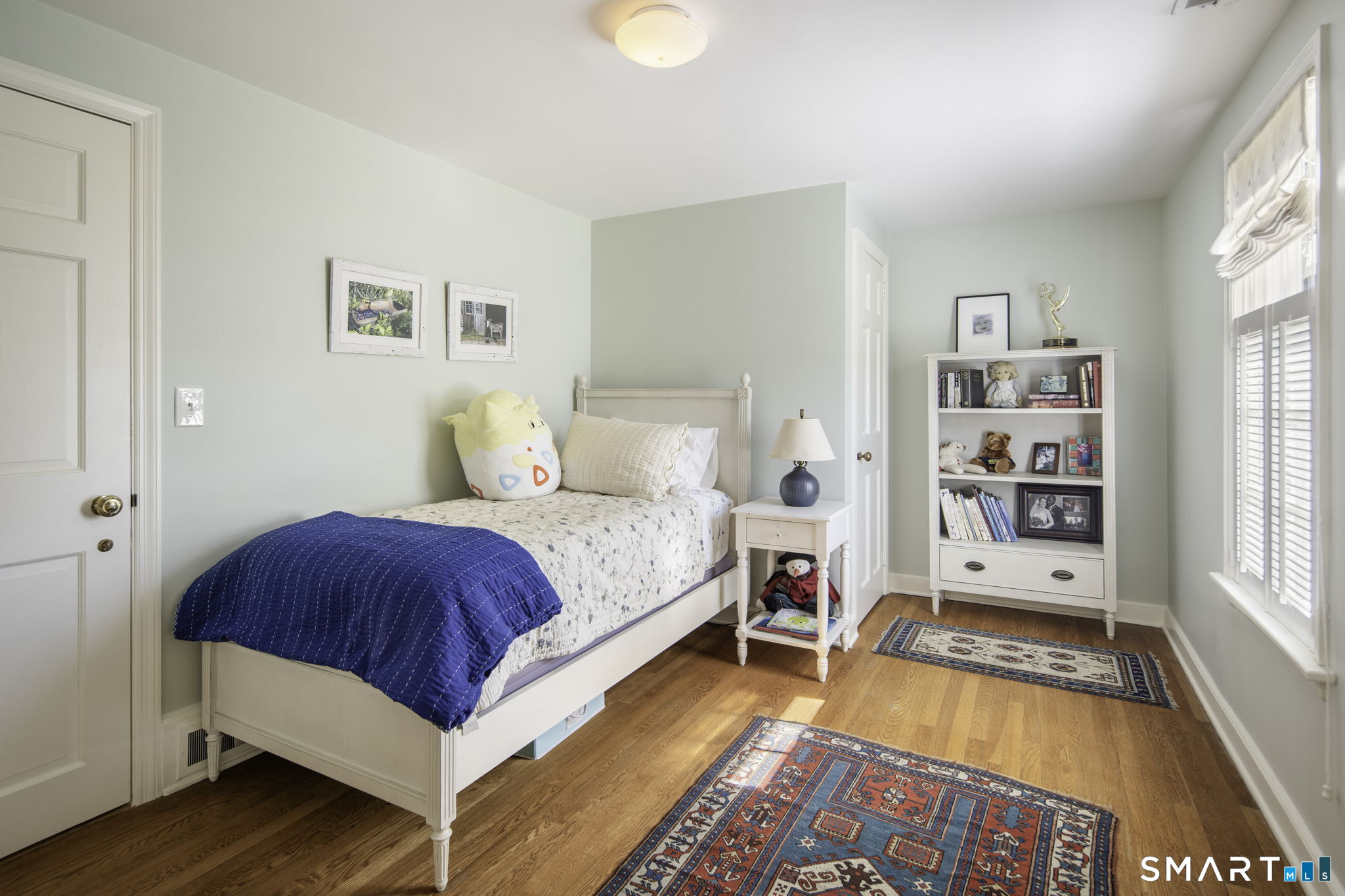 198 Hemlock Hill Road New Canaan, CT 06840 - Photo 25 of 32 a bedroom with a bed and a book shelf