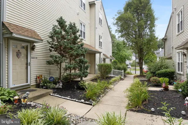 a view of a back yard of the house